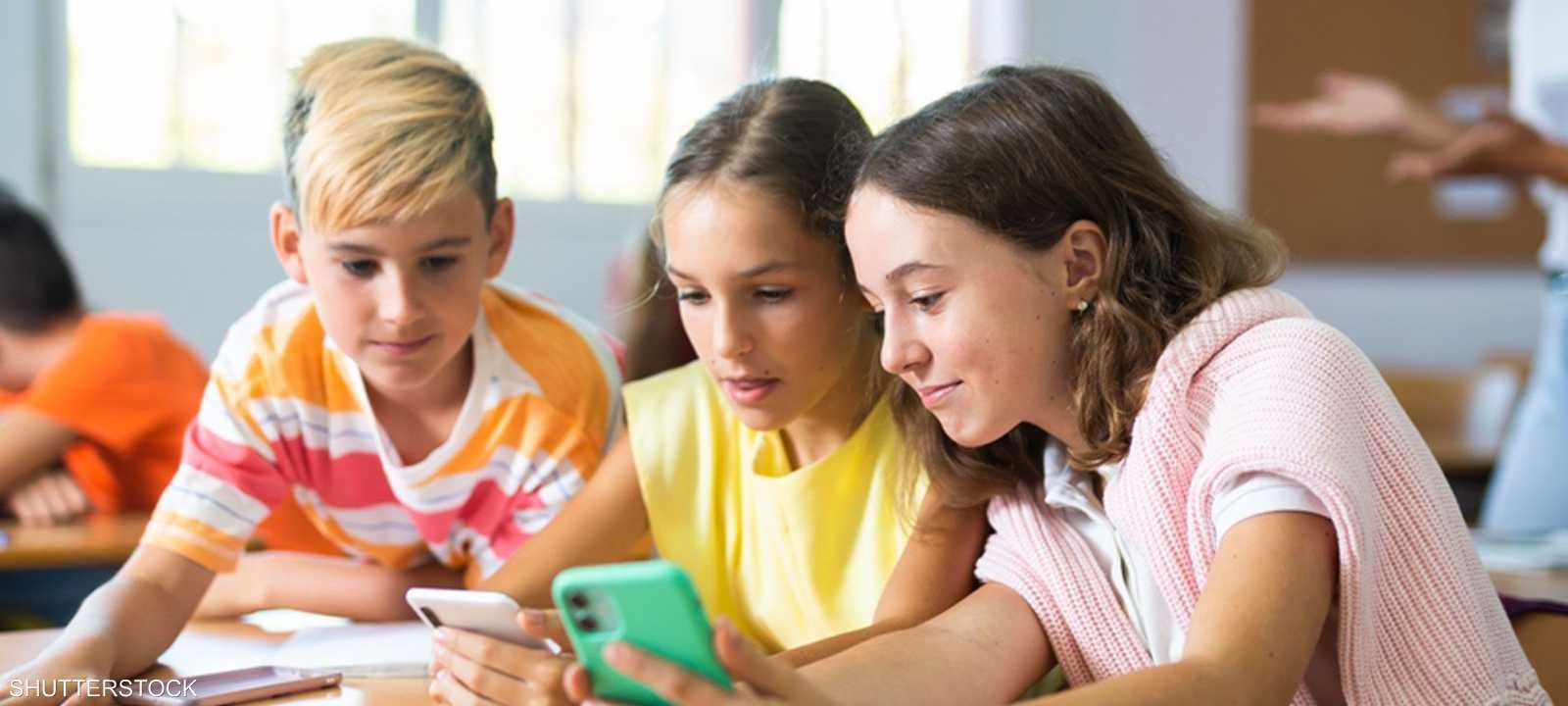 مخاوف من استخدام الأطفال لروبوتات الدردشة.. أرشيفية