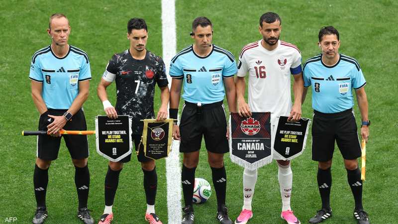 جرى تبادل الرايات قبل مباراة كندا وقطر