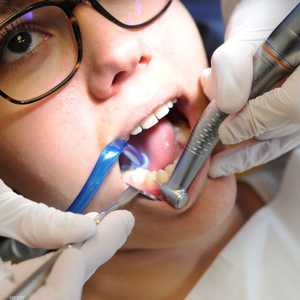 يتجاهل كثيرون أعراضا تدل على وجود مشكلة في أسنانهم