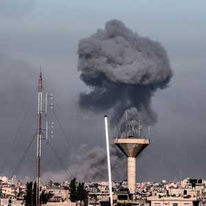 أعمدة الدخان تتصاعد في سماء فرح