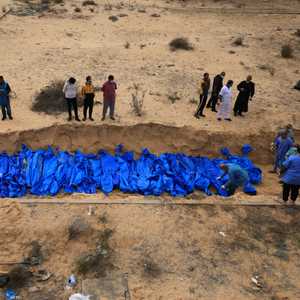 الدفاع المدني بقطاع غزة أعلن اكتشاف مقابر في مجمع ناصر الطبي