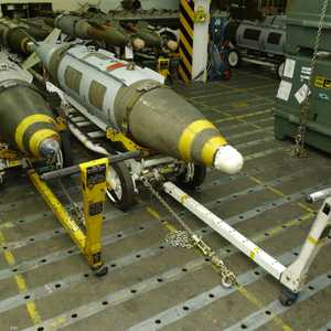 تقول إسرائيل إنها تستخدم قنابل ثقيلة لتدمير الأنفاق