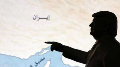 نموذج مصغر ثلاثي الأبعاد يصور ترامب وخريطة تظهر مضيق هرمز