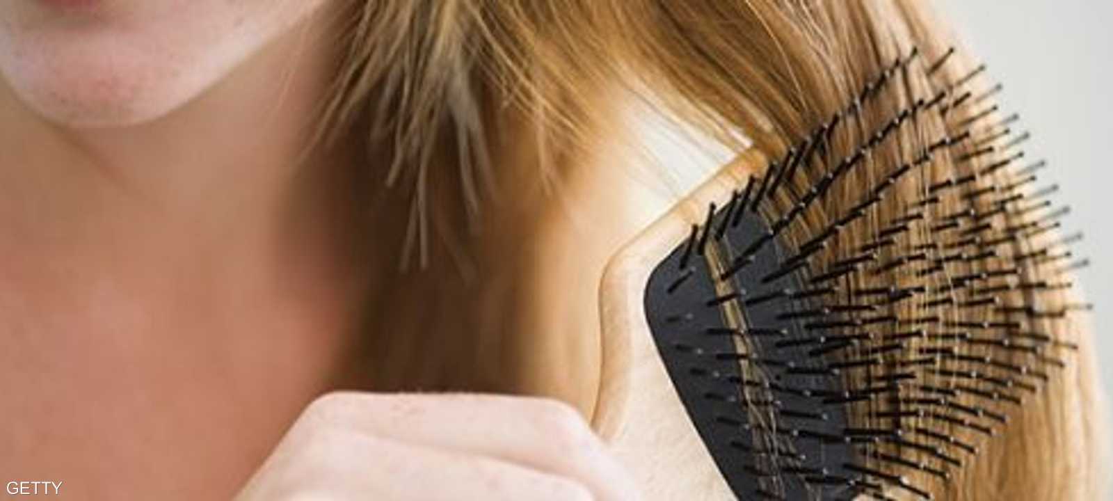 تساقط الشعر يؤرق كثيرين وكثيرات.