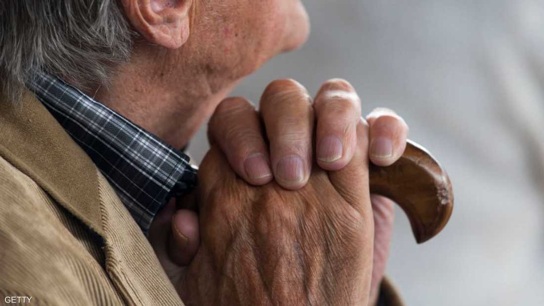 علامة مبكرة للخرف.. قد تظهر في الذراعين والساقين