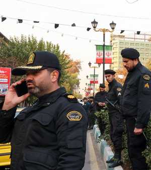 أرشيفية لعناصر من الشرطة الإيرانية