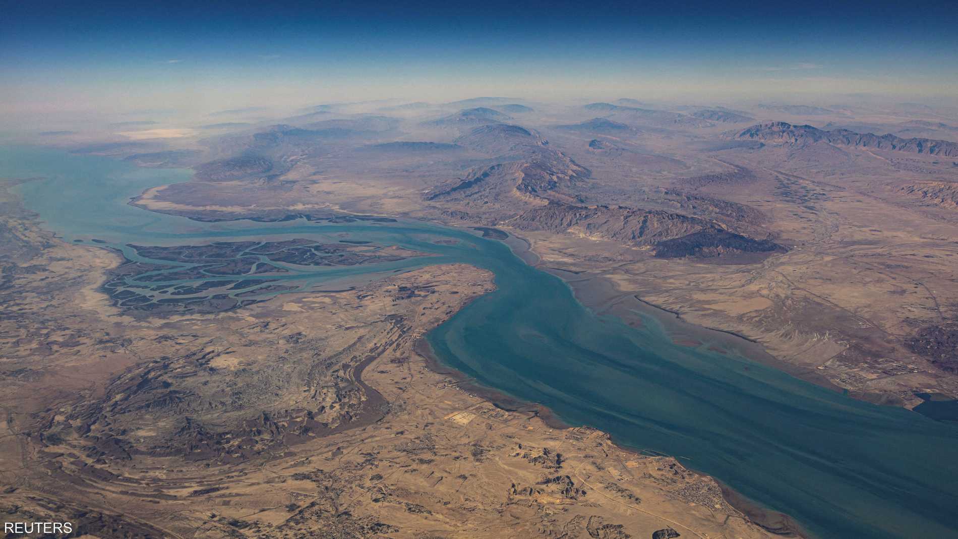 قانونيا.. هل يمكن لإيران فرض رسوم على عبور مضيق هرمز؟ 