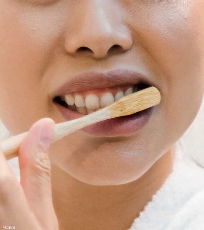 تنظيف الأسنان ضروري لتجنب الإصابة بأمراض اللثة