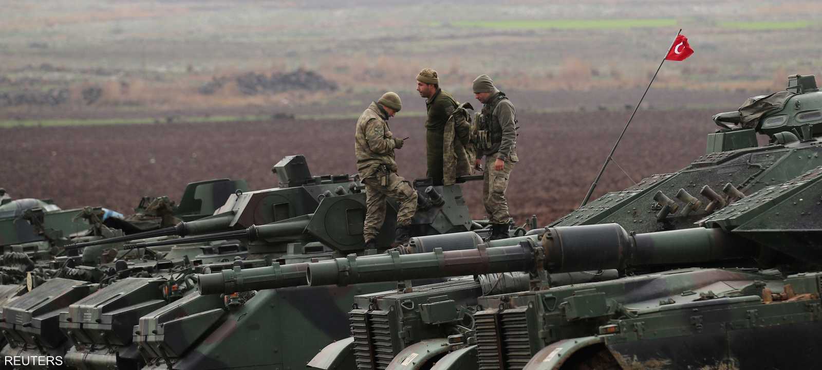 قوات تركية على الحدود مع سوريا
